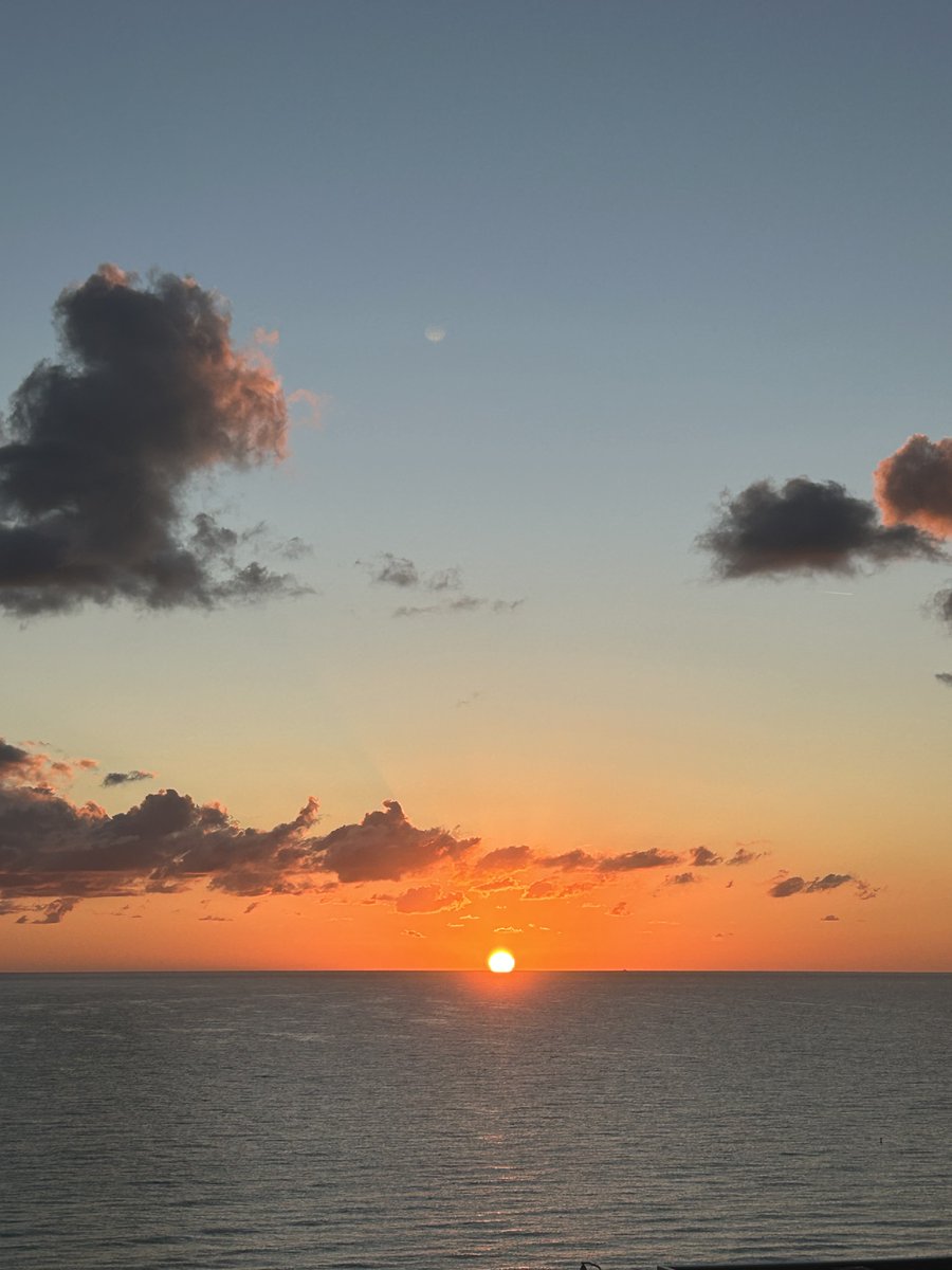 touchstone2001's tweet image. 