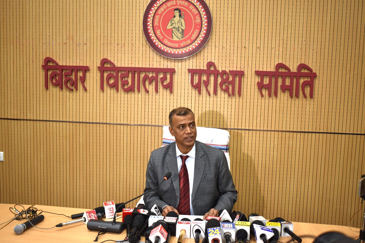 CBT के माध्यम से दिनांक 14.10.2025 से 16.11.2025 तक आयोजित इस परीक्षा में सम्मिलित 4,42,214 अभ्यर्थियों में कुल 2,56,301 अभ्यर्थी (1,04,167 महिला अभ्यर्थी एवं 1,52,134 पुरुष अभ्यर्थी) उत्तीर्ण हुए हैं। उत्तीर्णता का प्रतिशत 57.96% है।

#Bihar
#BSEB
#BiharBoard