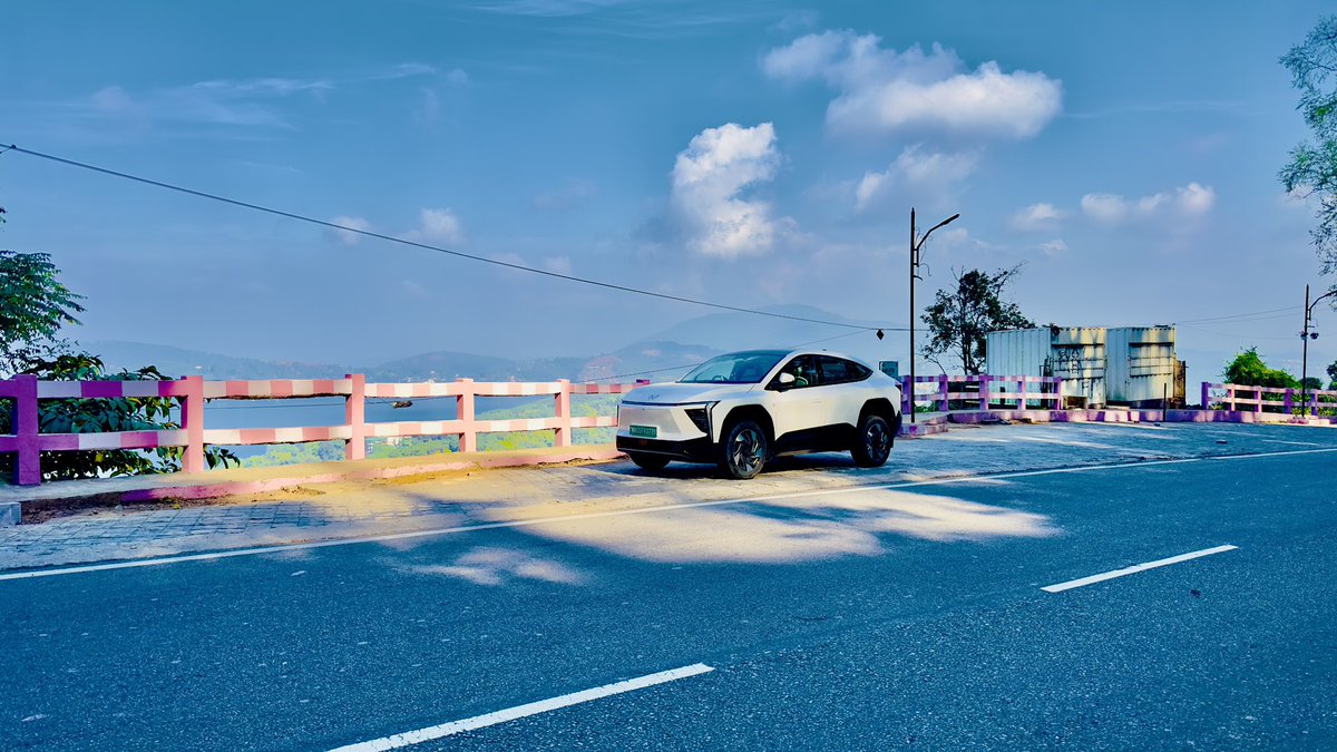 Debu20us's tweet photo. @anandmahindra #EVJourney #XEV9e #ElectricIndia #EVsOfIndia #RoadTrip #EVRevolution #IndiaToBhutan @MahindraRise From the Sahyadris to the Himalayas — and beyond 🇮🇳➡️🇧🇹⚡

The best stories aren’t flown over.
They’re driven. ⚡🚗🌏 https://t.co/BEBmtPSPxh