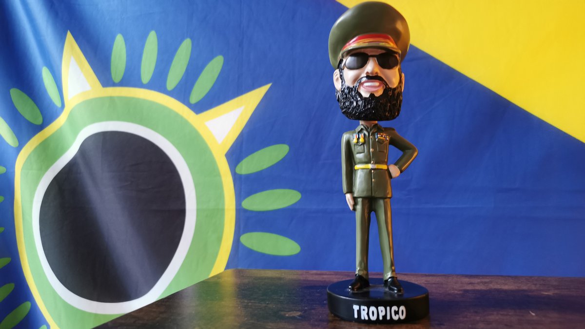 Wir sind zurück aus der Weihnachtspause! 🤗 (Und lesen erst mal eure Kommentare sowie EINIGE ungelesene Emails durch…)
El Prez und seine Propagan- äh, sein unterschwelliges Platzieren der Tropico-Flagge senden uns Mut für das neue Jahr – freut ihr euch auch schon auf  #Tropico7?