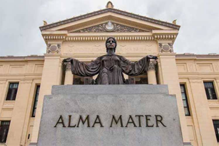 En el aniversario 298 de la fundación de nuestra querida Universidad de La Habana, llena de historia y cultura patrias, llegue la felicitación a su claustro y estudiantes. ¡Que siga siendo forja de revolucionarios!