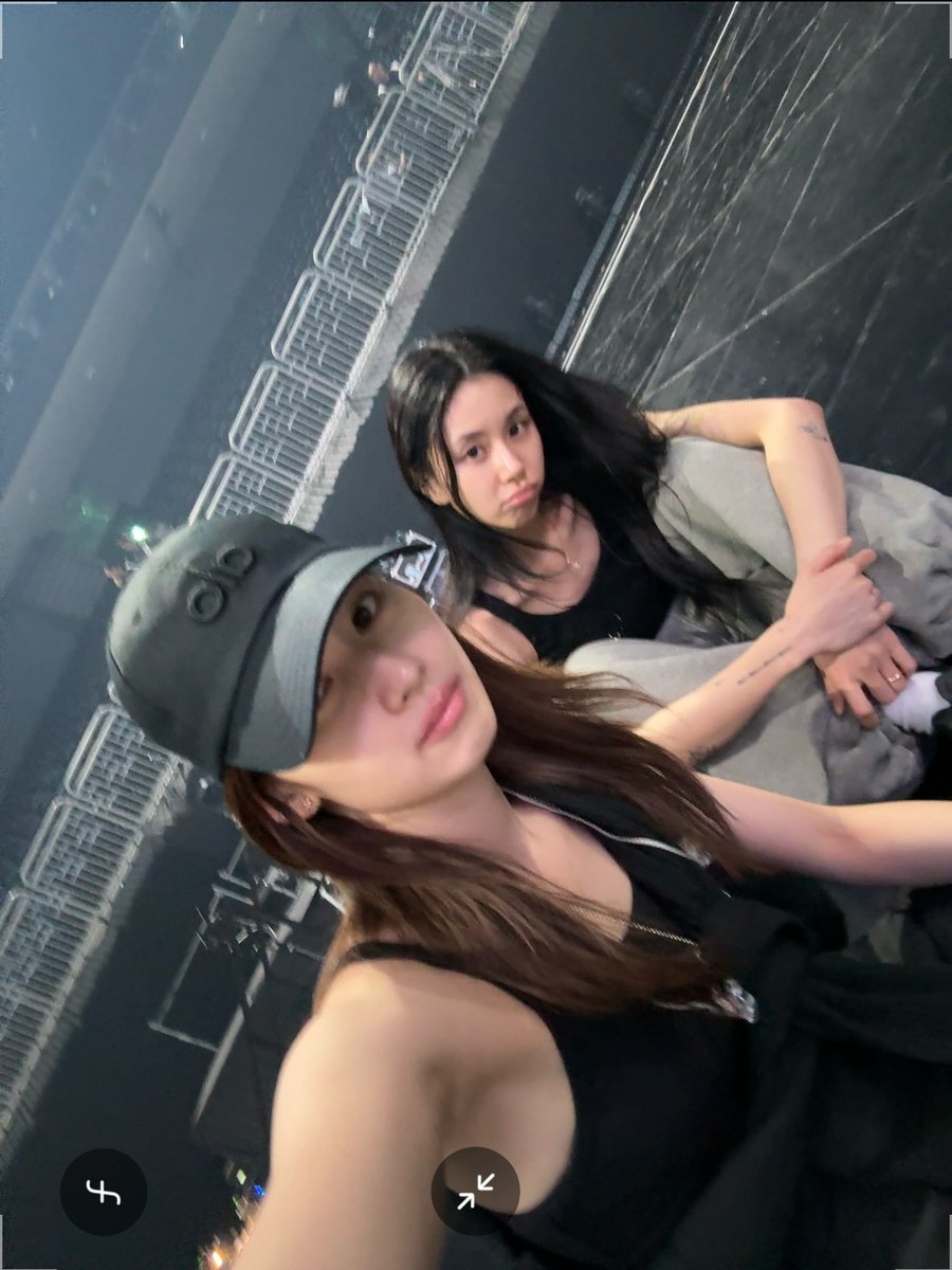godmitzu's tweet image. CHAEYOUNG AND SANA AT CONCERT REHEARSALS SHE'S COMING BACK 🥹