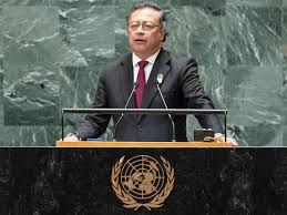 PETRO DESAFÍA A LA ONU => Por primera vez en décadas, un mandatario latinoamericano desafiaba directamente la autoridad moral de Naciones Unidas, acusando al organismo internacional de ser títere del imperialismo estadounidense...