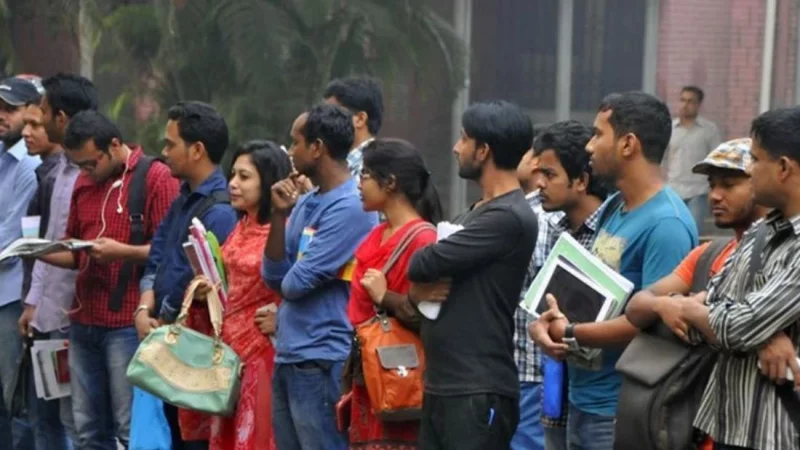 thisismonjurul's tweet photo. Why are so many educated young people still jobless in Bangladesh?

Youth unemployment is around 10%, even higher among graduates. Degrees alone are not matching real market skills anymore. Should universities change faster, or should students adapt first? Share your take. #Youth https://t.co/mJLC2omR2p