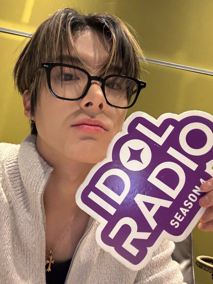 idolradiokorea's tweet photo. 아이돌 라디오4 #ep186 하이키 (DJ 에릭)와 함께하는 스트리밍 방송이 시작됐습니다

📲 아이돌 라디오 유니버스 공식 Youtube 채널에서 라이브 스트리밍
https://t.co/j86EyExmmS

@THEBOYZ_officl
@H1KEY_official

#MBC #IDOLRADIO #아이돌라디오 #더보이즈 #에릭 #H1KEY #하이키 https://t.co/BcSWKVrjEX