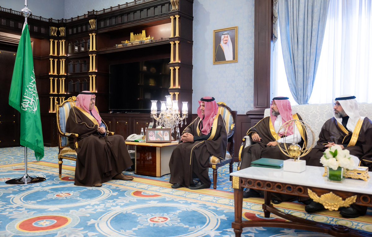 BahaPrincedom's tweet image. سمو أمير #الباحة يستقبل رئيس هيئة الهلال الأحمر ويدشّن عددًا من المشروعات الإسعافية التابعة للهيئة في المنطقة وشملت:
* مبنى الإدارة العامة لفرع هيئة الهلال الأحمر.
* ⁠مراكز إسعاف في مدينة الباحة، ومحافظات بلجرشي، وقلوة، والعقيق، والمندق، والحجرة.
#إمارة_منطقة_الباحة