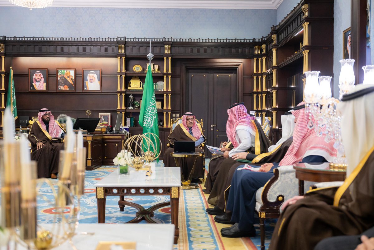 BahaPrincedom's tweet image. سمو أمير #الباحة يستقبل رئيس هيئة الهلال الأحمر ويدشّن عددًا من المشروعات الإسعافية التابعة للهيئة في المنطقة وشملت:
* مبنى الإدارة العامة لفرع هيئة الهلال الأحمر.
* ⁠مراكز إسعاف في مدينة الباحة، ومحافظات بلجرشي، وقلوة، والعقيق، والمندق، والحجرة.
#إمارة_منطقة_الباحة