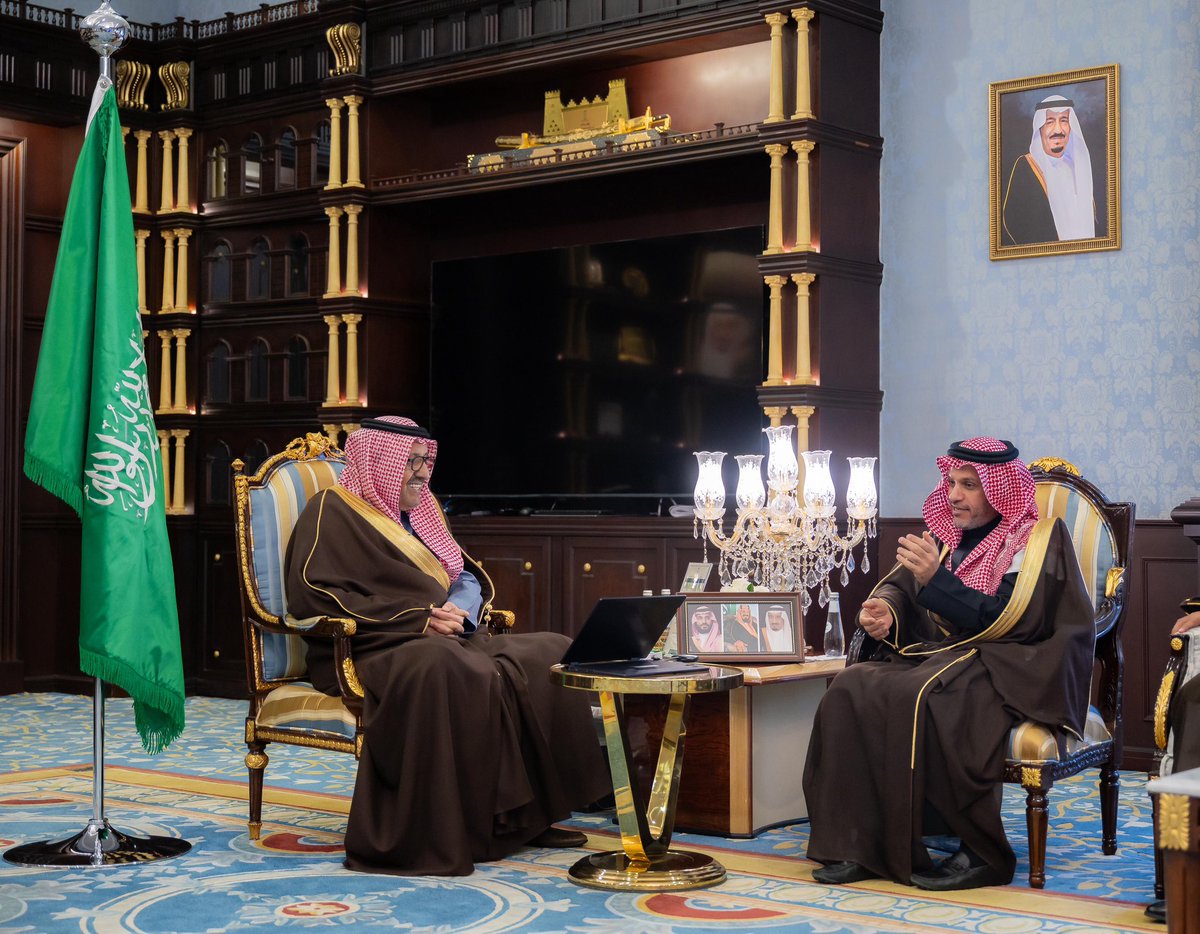 BahaPrincedom's tweet image. سمو أمير #الباحة يستقبل رئيس هيئة الهلال الأحمر ويدشّن عددًا من المشروعات الإسعافية التابعة للهيئة في المنطقة وشملت:
* مبنى الإدارة العامة لفرع هيئة الهلال الأحمر.
* ⁠مراكز إسعاف في مدينة الباحة، ومحافظات بلجرشي، وقلوة، والعقيق، والمندق، والحجرة.
#إمارة_منطقة_الباحة