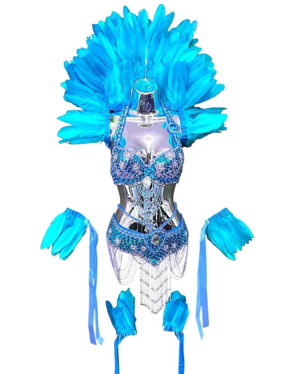 Zudotoku26's tweet image. A mí ME ENCANTA el conjunto nuevo, pero siento que algunas cosas podrían cambiarse 😅

Primero, las zapatillas nada que ver, no entiendo esos tacones TAN simples 🤨
Y segundo, creo que la parte de las caderas/parte baja podría haber sido más… “cubierta”❓

No sé si me explico 😂