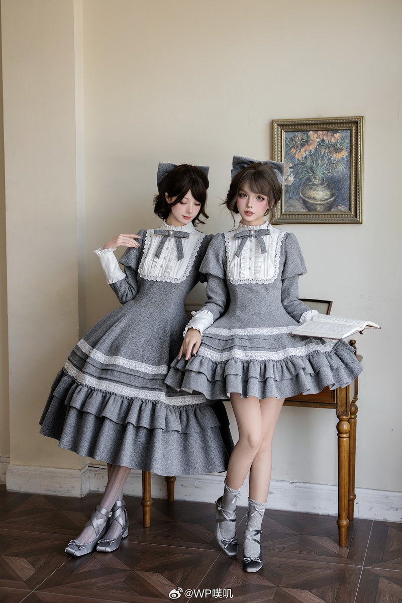 🎀☕カフェの窓辺、街角の光。 グレーもブラウンも、深い赤も、季節に