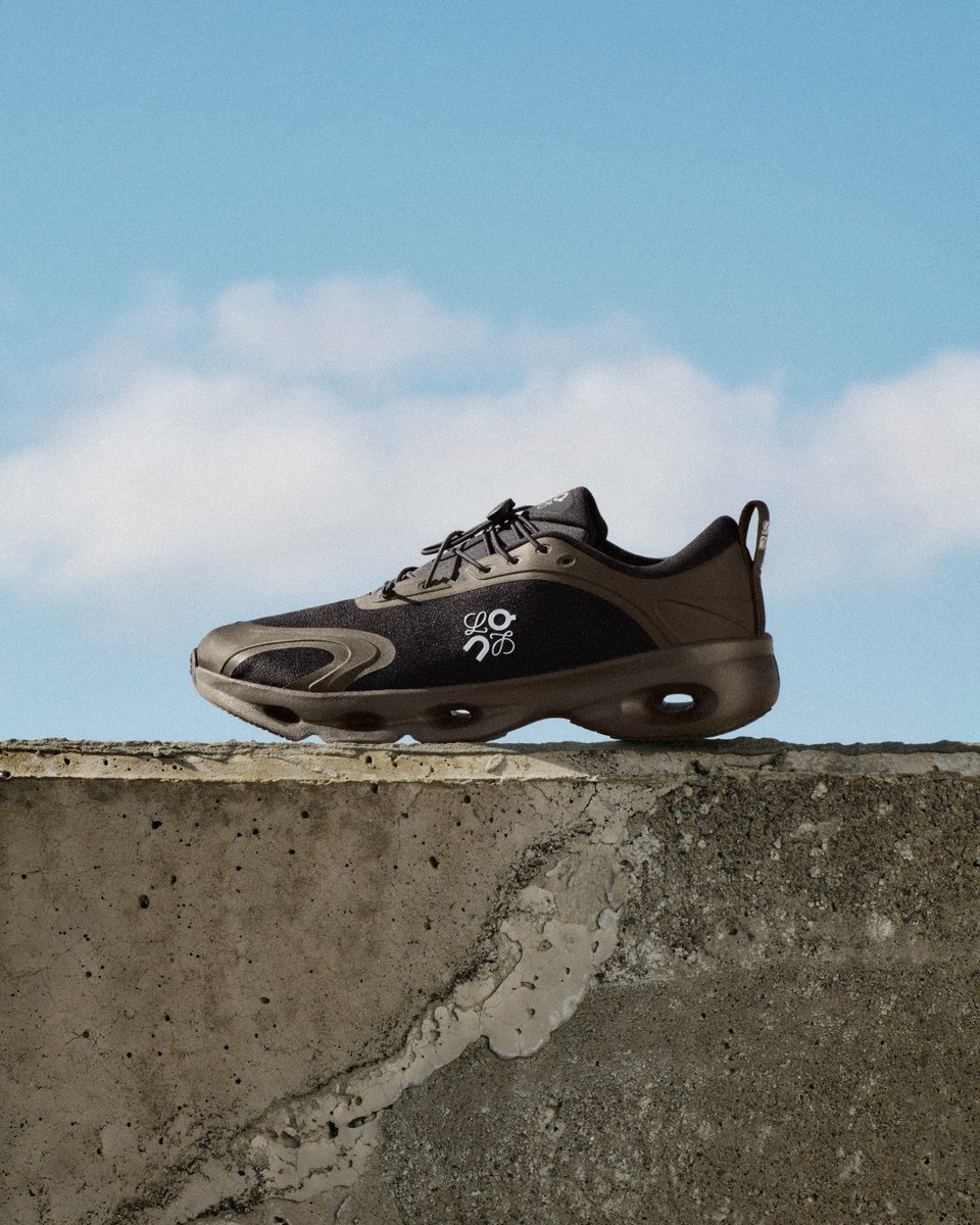 Barneys New York tweet media