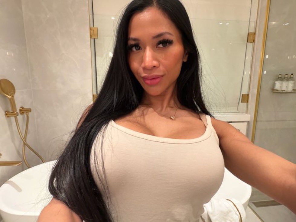 mj0594873's tweet photo. You get hard. I get paid. Simple math 😉

#findom #femdom #walletdrain https://t.co/yXNhek1q16