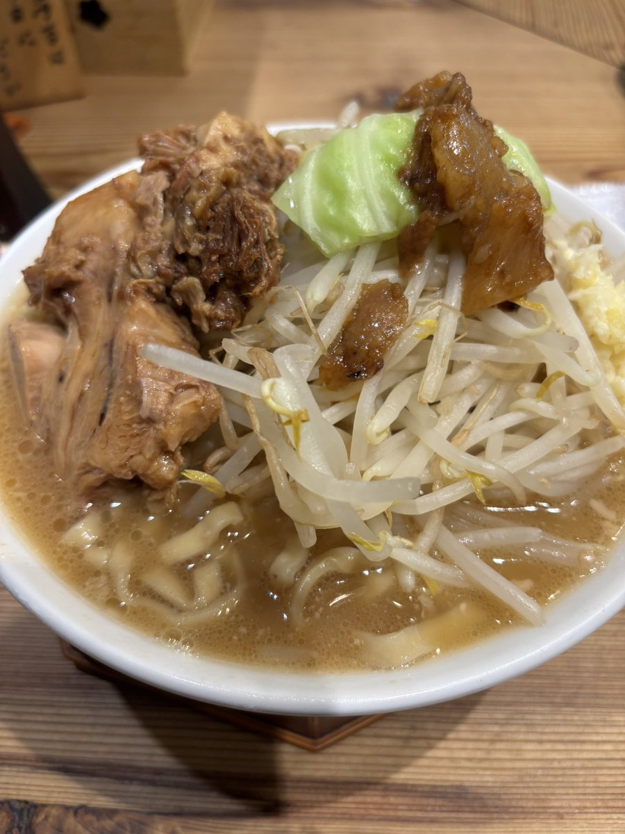 pxoxnxtxa's tweet photo. 東京day1,2最高すぎてようやく年が明けました今年もよろしくお願いします🪡🪡
15周年おめでとうございます🍓
 #LiSAパッチウォークツアー https://t.co/jcSIi16AvI