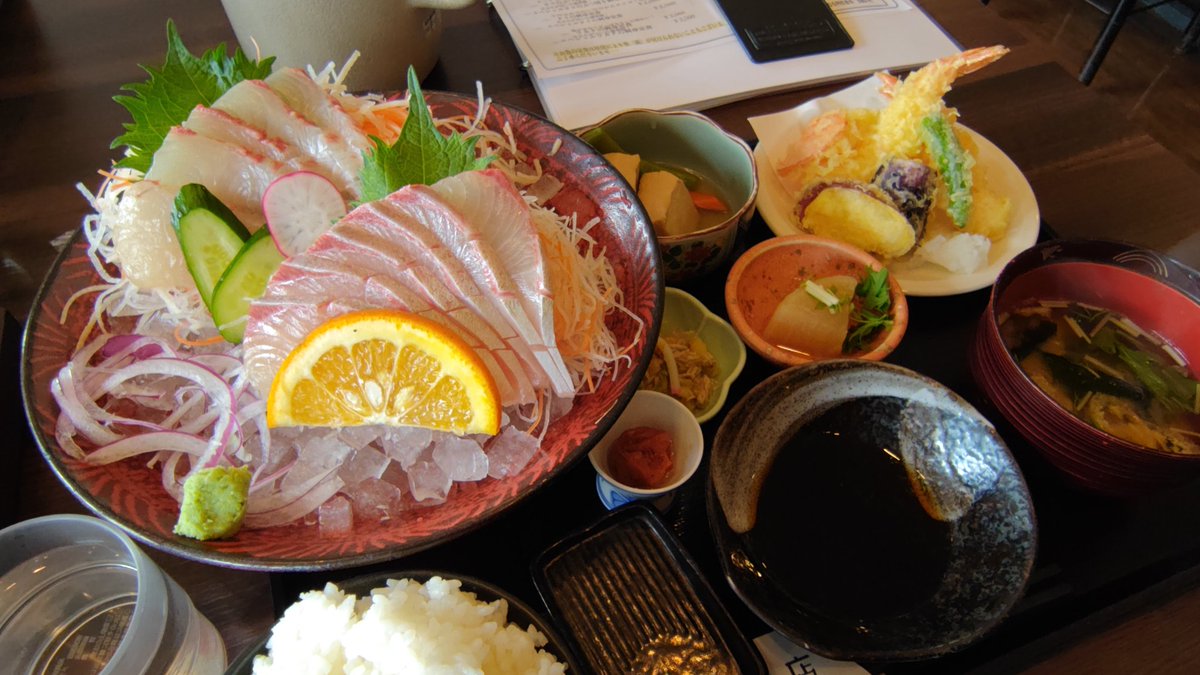kei_mtrain's tweet photo. そういえば年末年始は珍しく刺身食べなかったので昼に食べてきました https://t.co/sCo9Hluhg2