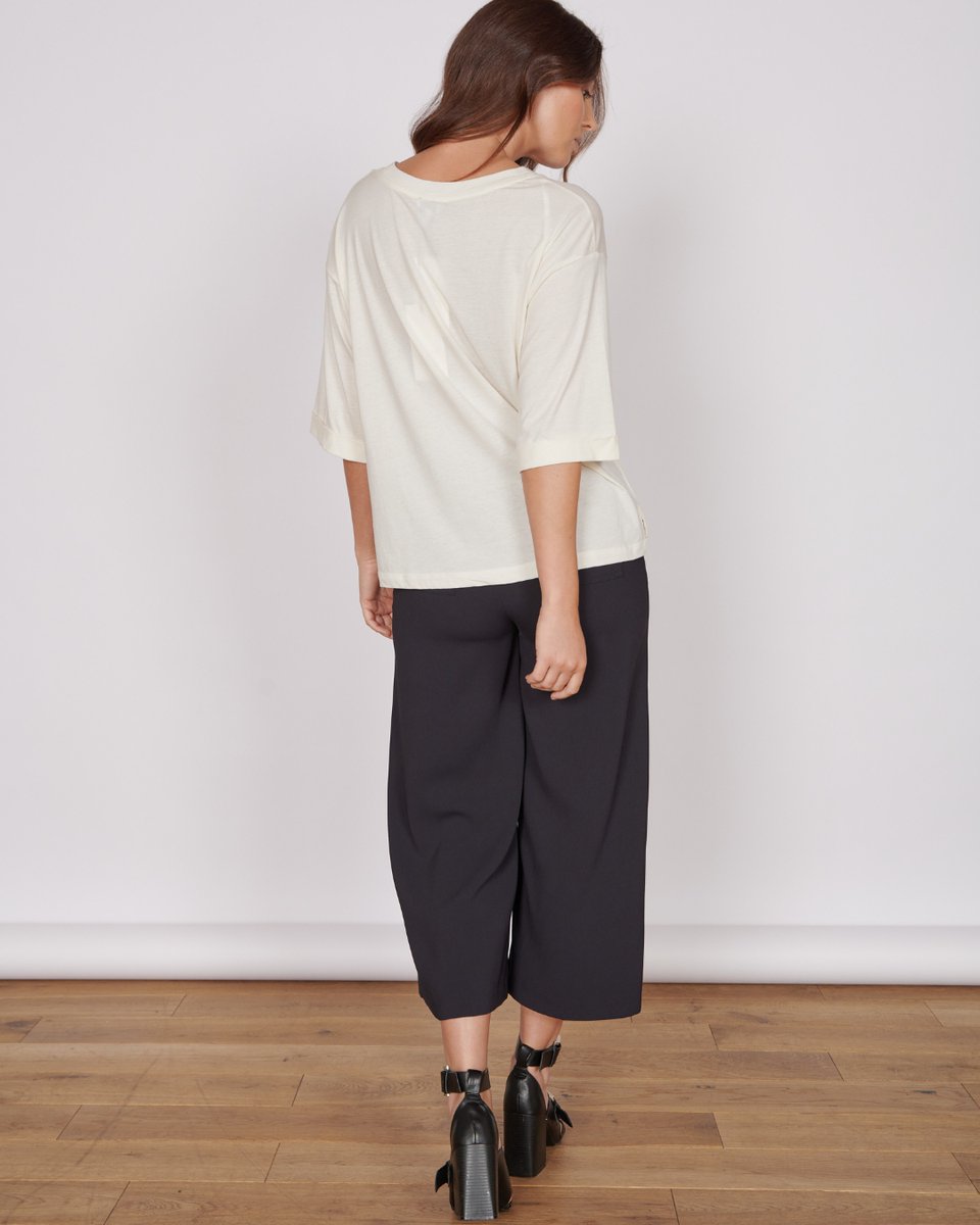 jeetlypetite's tweet image. Back to work has never looked so good.
Our tailoring collection has been designed with you in mind, and is height-inclusive.

Discover it here - jeetly.com

#backtowork #officeoutfit #PetiteFashion #tallfashion