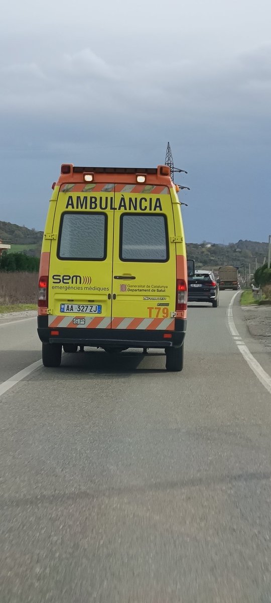 Un surrealisme més de coses vistes per Albània 😂😂😅
(Mireu matrícula)