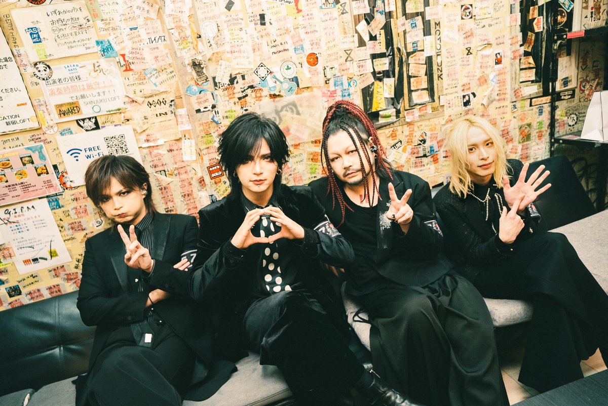 【#DEZERT47ツアー】

#DEZERT 47 AREA ONEMAN TOUR '25-'26
"あなたに会いに行くツアー"

01.05 新宿LOFT (38/47 DAY1)🎍

Thank you!!

Photo by <a href="/tanukininjin/">Megumi Iritani</a> 📸

▼本日のSETLIST🎧(<a href="/SpotifyJP/">Spotify Japan</a>)
open.spotify.com/playlist/7eKR6…

2026.3.20 幕張メッセ 先行受付中🔥
🎟️ linktr.ee/DEZERT_Makuhar…