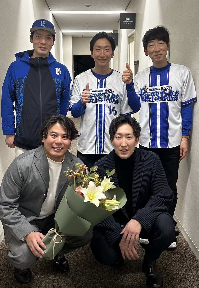kurage_sugi's tweet photo. 「濱口、大貫だらけでごめん」ご来場の方ありがとうございました！

濱口投手現役生活お疲れ様でした！

コーナーMCの尾身くんもお疲れ様でした！ https://t.co/pmbKp0hffq