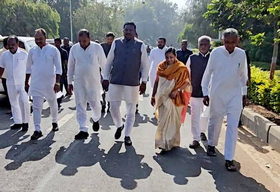 ગાંધીનગર મુખ્યમંત્રી નિવાસ સ્થાને કોળી સમાજ ના 15 MLA અને 3 સાંસદે આદરણીય મુખ્યમંત્રી શ્રી સાથે મુલાકાત કરી...