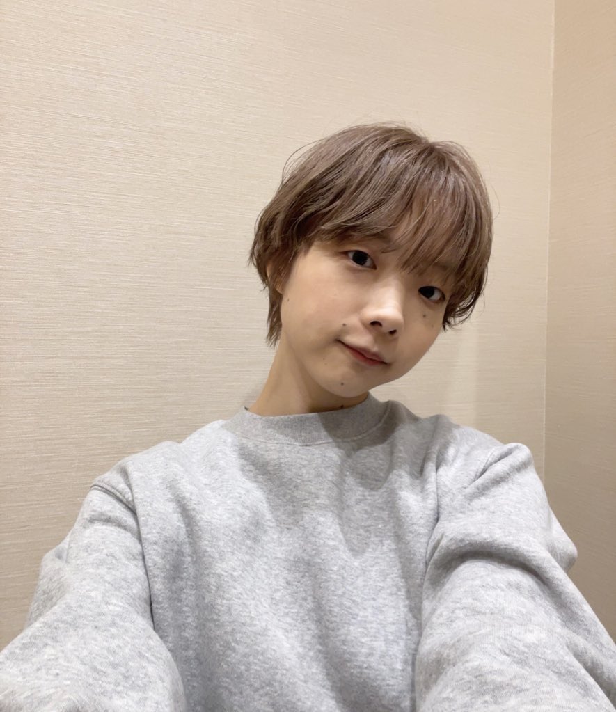 念願だったショートになりました✂︎
ブリーチもやっとやっとできた！
気持ちを新たに今年も頑張ります。
宜しくお願いいたします。