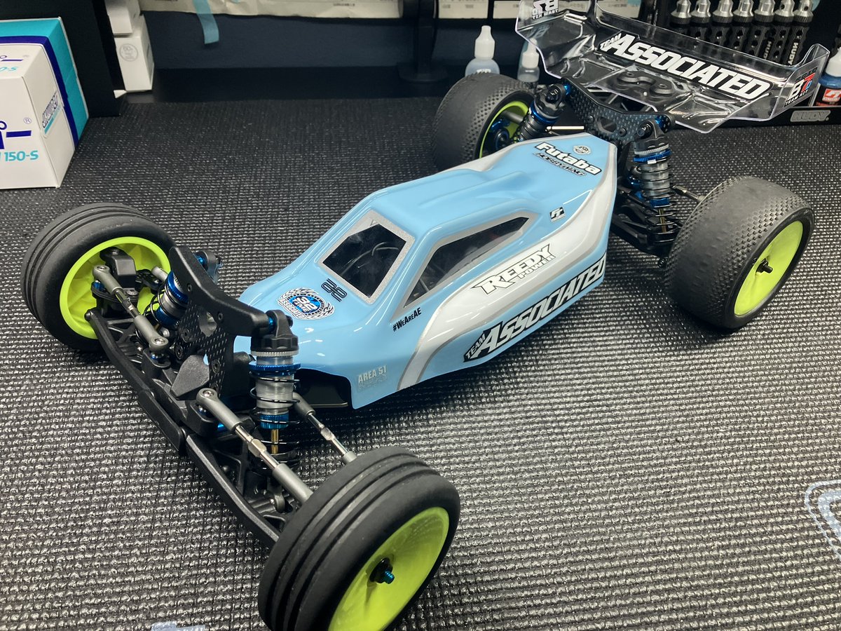 今年は積みを減らすって事で年末年始で組み立て頑張りました😤
TT-02 TYPE-S完成ですー🚗
メカは動作確認の為にテキトーに余ってたの乗っけたｗ
素のTT-02と足回りが結構違って、走り比べてみるのもまた楽しみですね✨
あとなんかアメ産のゴツいバギーもついでに組んだ🙄
#TT02