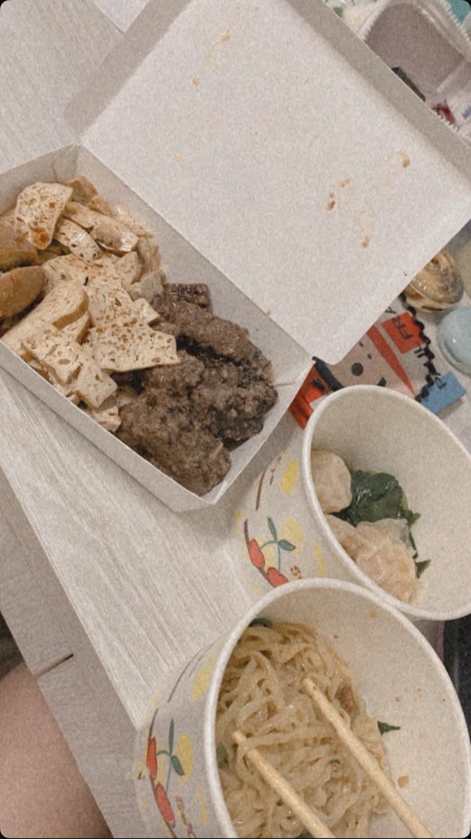 這樣會吃太多嗎 但沒事有廚餘桶在😛 https://t.co/hAWtUyhkMD