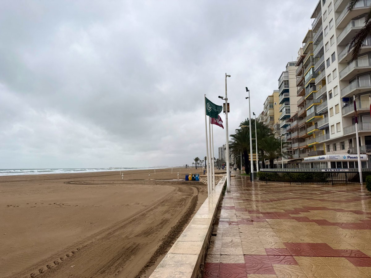 Bon dia! 7,9°C en #Cullera. El ambiente se ha tornado gélido al ser engullidos por la masa de aire desde el norte. Las lluvias han continuado en las últimas horas y se acumulan 6 l/m2 en nuestra ciudad. Bajarán las mínimas esta próxima madrugada y quedarán en torno a 5°C.