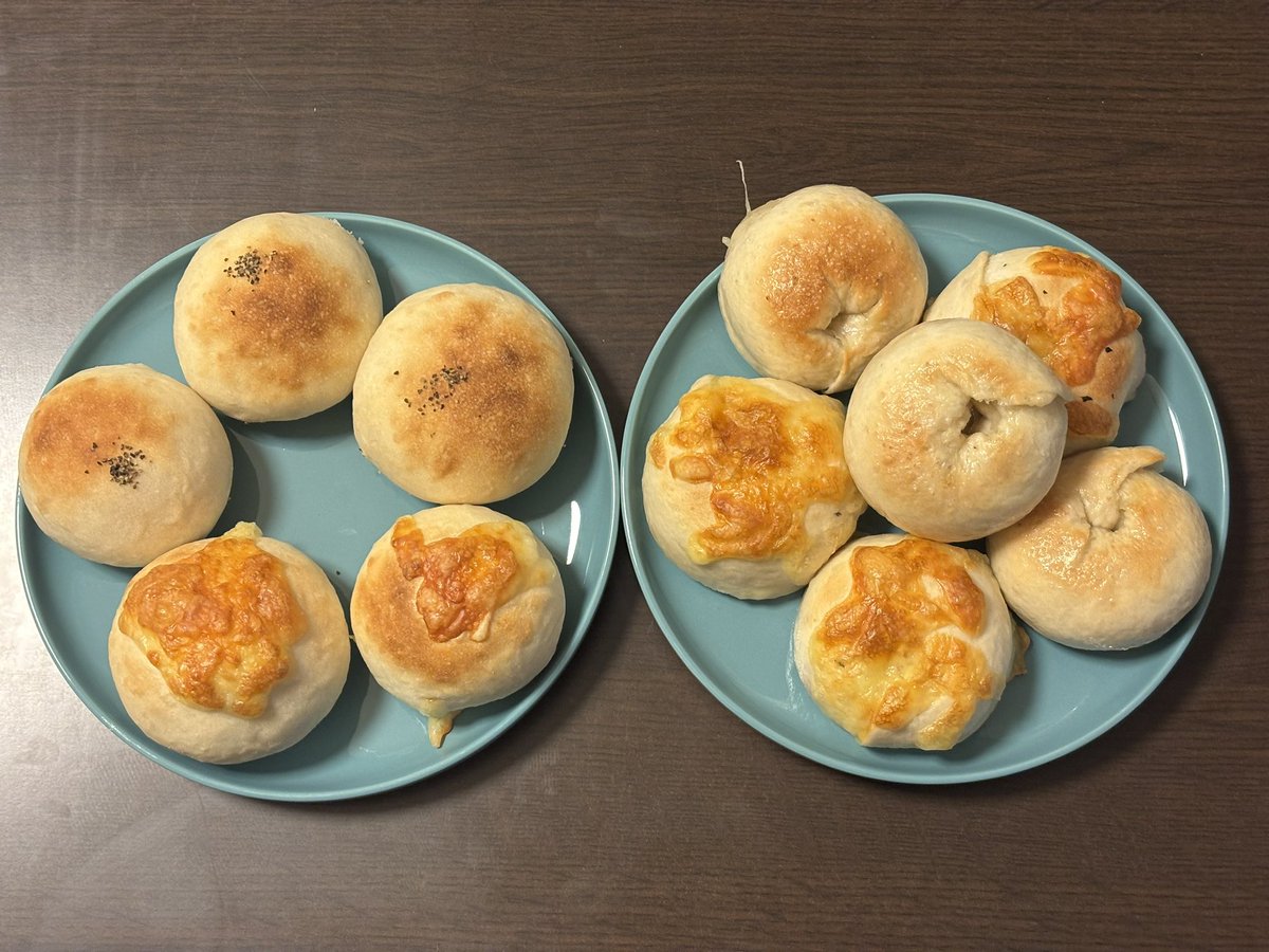 パンいっぱい作った！！
冷凍して非常食にする👍🏻👍🏻
これにて冬休み終了😭