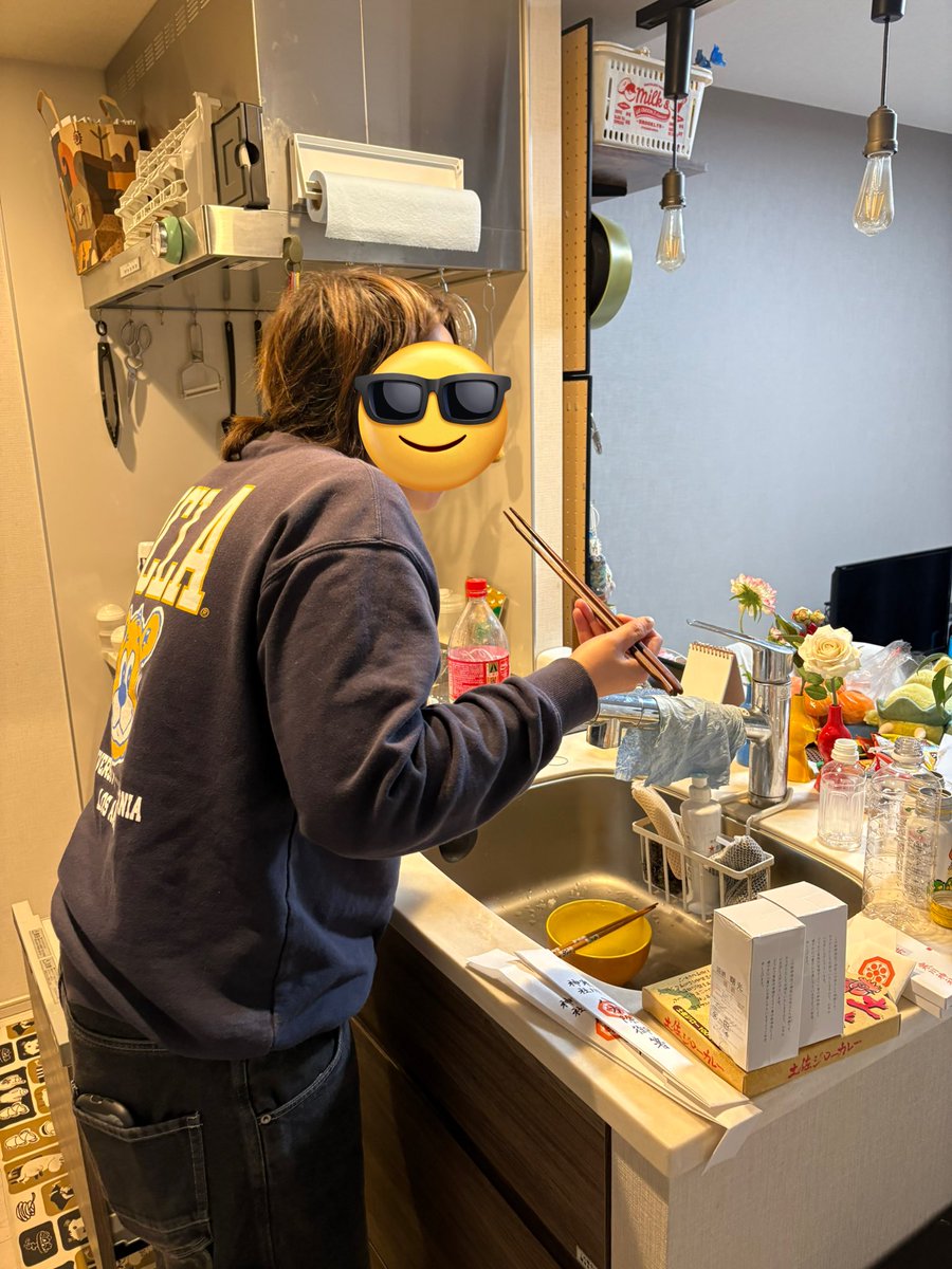 mauta34's tweet photo. 私がお風呂入ったのを見計らってコソコソおでんをつまみ食いする彼女さん https://t.co/tFdmn25jug