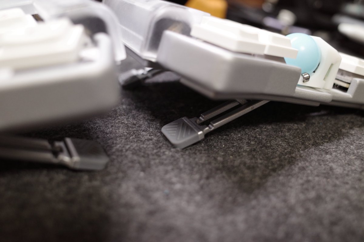 ogu_key's tweet image. torabo-tsuki LPのケースが完成しました！愛用しているCornix TBと同じように使いたいということで、埋め込みテンティングを入れ、アルミプレートをトップとボトムに採用。
オリジナルの電池ケースも採用したデザインです。
要望があればケースデータ微調整して公開します。