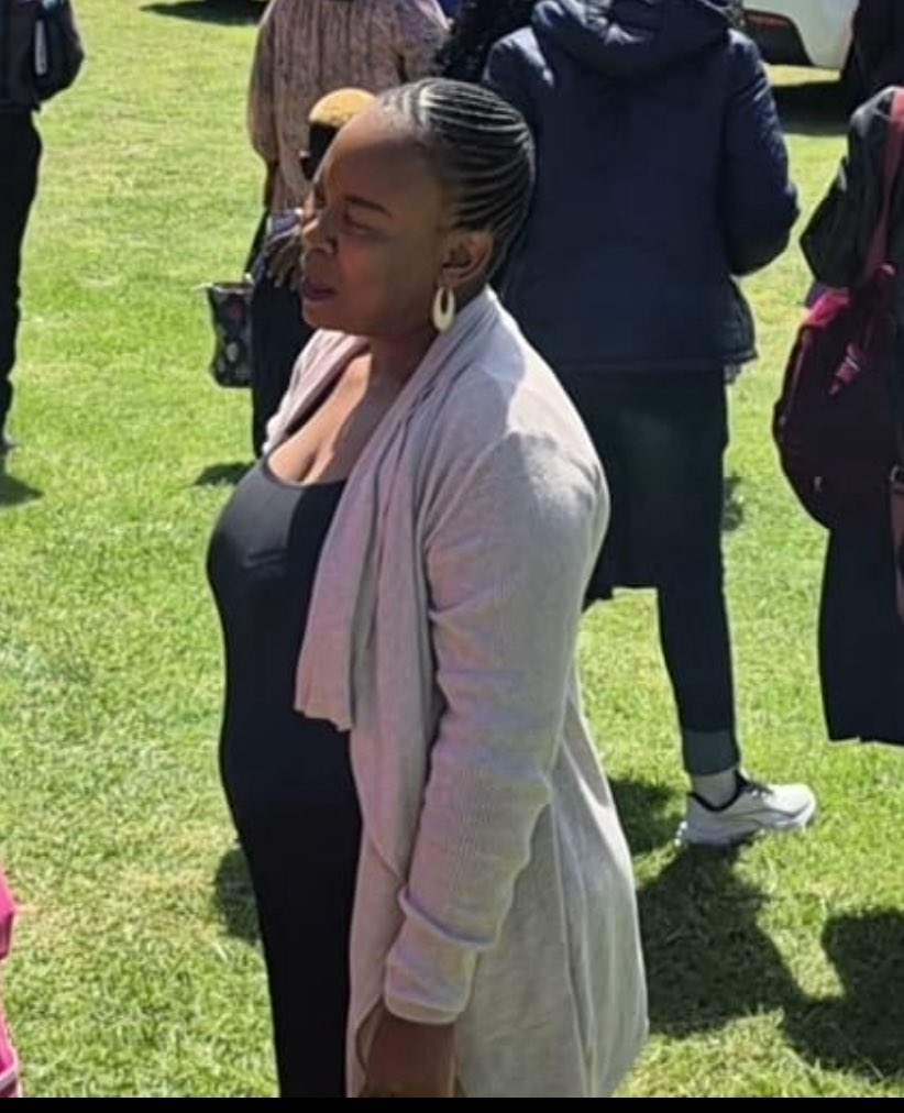 PastorMukhuba's tweet image. Alert: Church elderly scammed yesterday. May you please help us find this lady. They say she robbed them of R3000 and cellphone yesterday. She also took them to a restaurant where she left them with a food bill of more than a thousand rands. If you know her contact 0769900391