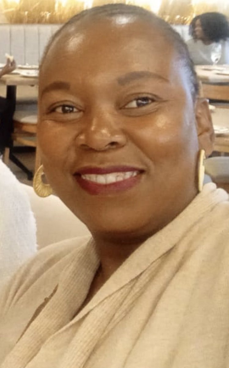 PastorMukhuba's tweet image. Alert: Church elderly scammed yesterday. May you please help us find this lady. They say she robbed them of R3000 and cellphone yesterday. She also took them to a restaurant where she left them with a food bill of more than a thousand rands. If you know her contact 0769900391