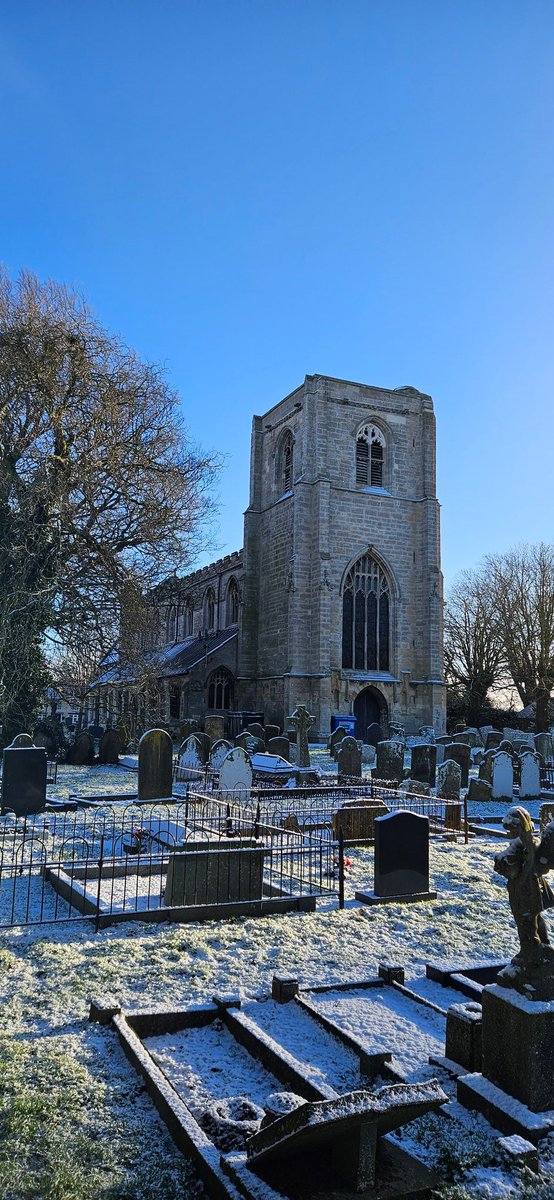 LincolnshireLyf's tweet photo. Snowy Graveyard βοΈ @TheBeonna #BostonUK #Snow https://t.co/Gd5T7tXwN4