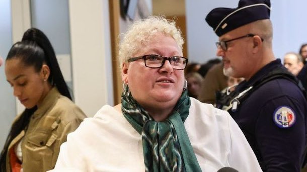 ➡️Excellente nouvelle ! 

Zoé Sagan (Aurélien Poirson-Atlan)  à gauche est condamné à 8 mois de prison avec sursis.✅

La fausse Médium Amandine Roy (à droite) est condamnée à 6 mois de sursis + interdiction d’utiliser les RS pour les six mois à venir.✅
#JeSuisBrigitte ✊