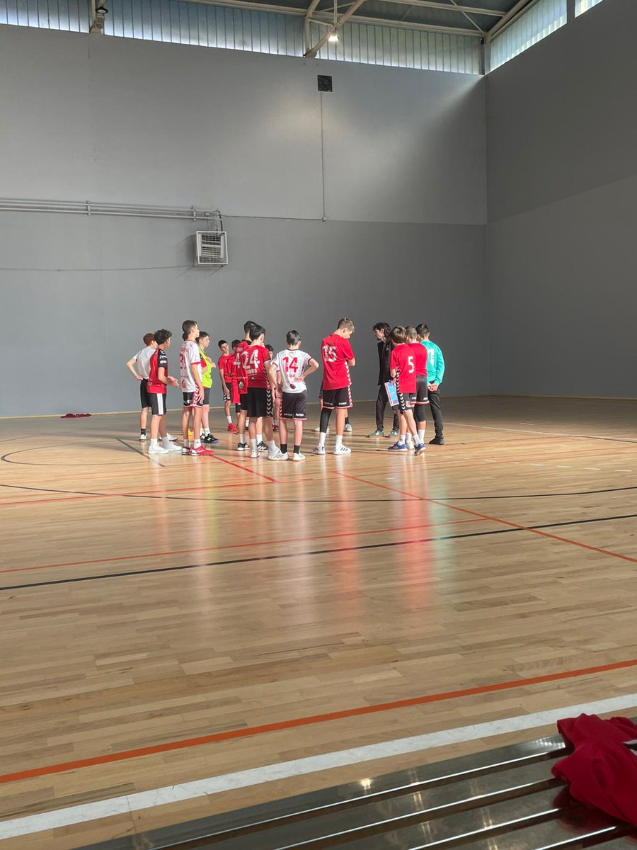 AcademiaBurgos's tweet photo. 🔙🤾‍♂️ Volvemos a la pista

Se acabó el descanso… ¡y qué ganas teníamos! 😍 

Tras unas merecidas vacaciones, los equipos de la Academia ya están de vuelta con entrenamientos matutinos para recuperar sensaciones y preparar todo lo que viene

🔥 Esto solo acaba de empezar https://t.co/fuHotpyVu9