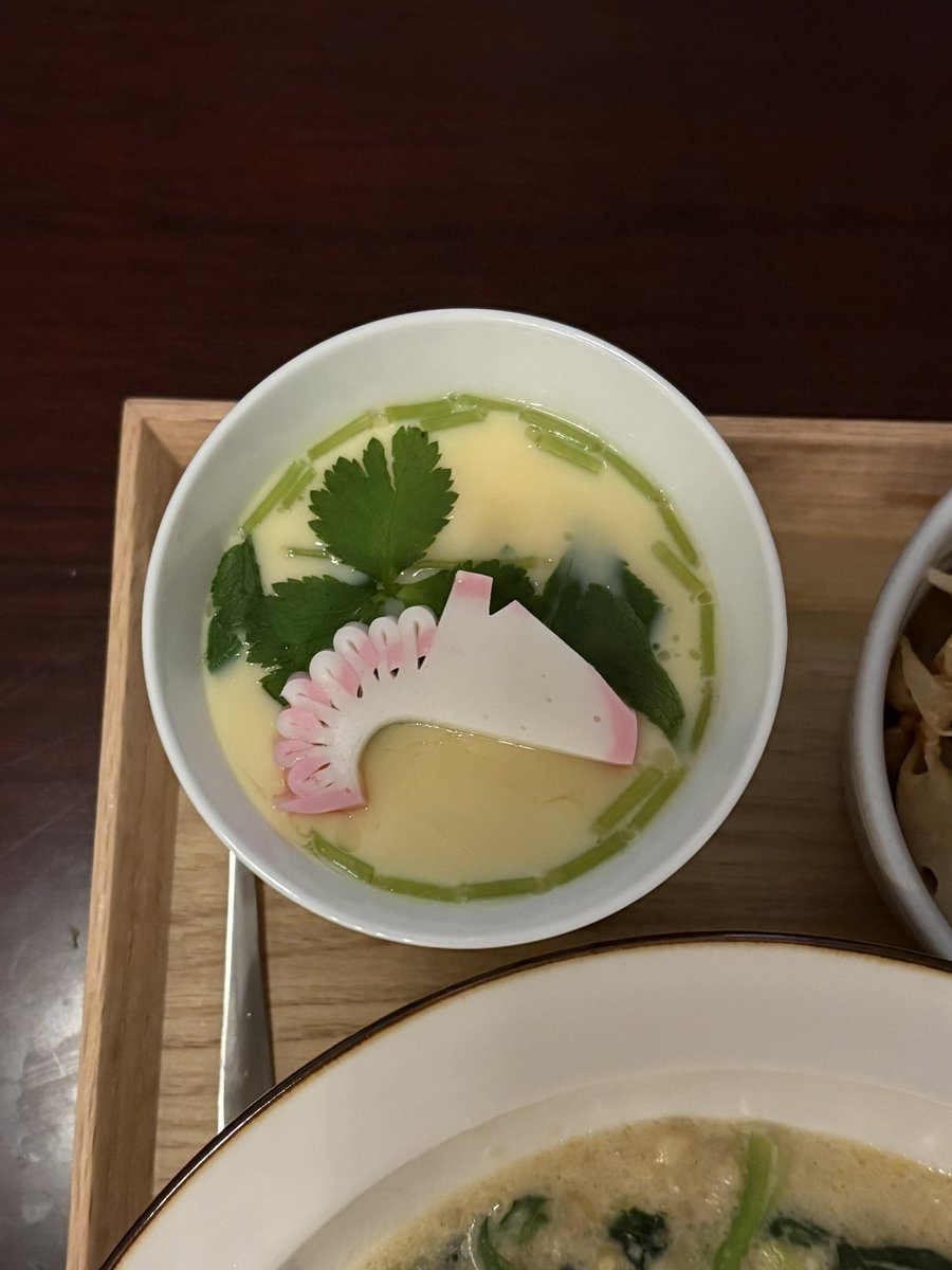 1/5
今更お馬さん作った🐎

鮭クリーム煮
茶碗蒸し
レンコンとツナ和え
じゃがいもちくわバター煮