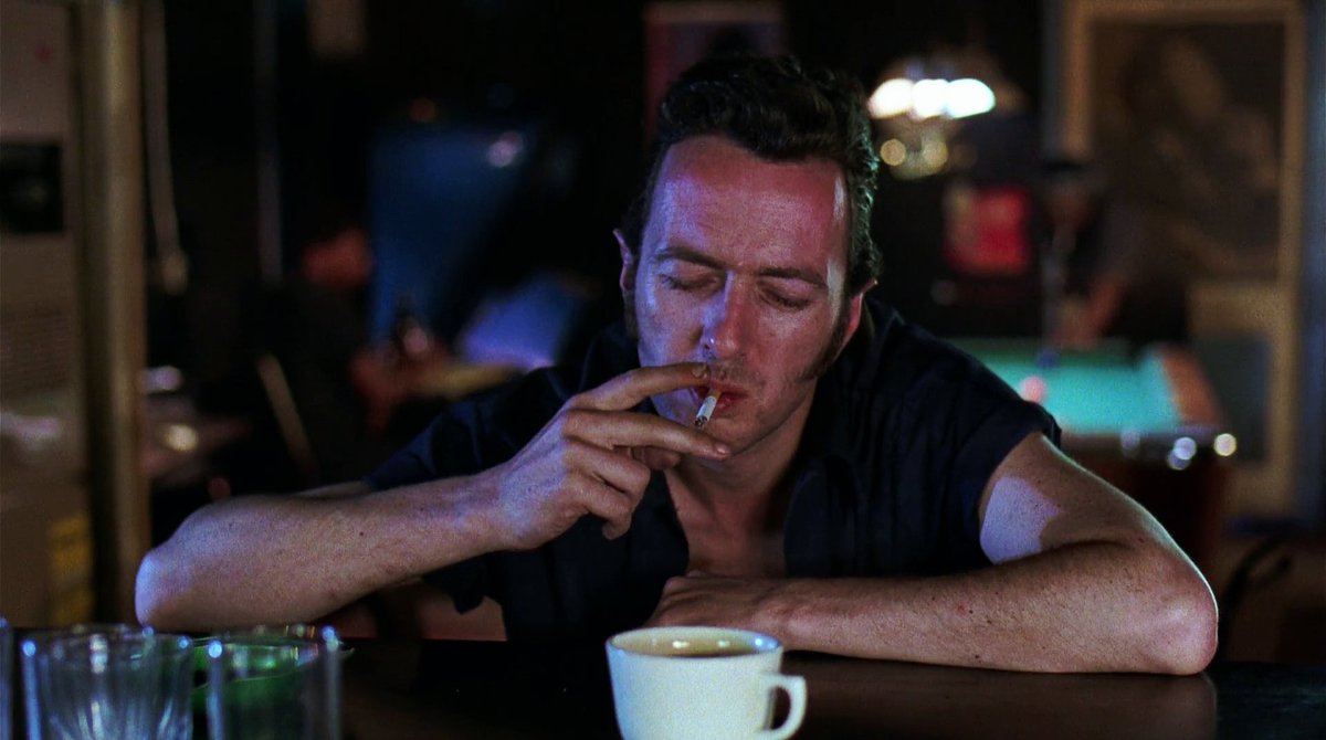 vvs00's tweet photo. Otra a favor de Mistery train: está Joe Strummer. Actuando de sí mismo pero qué importa. Actitud punk. https://t.co/YuAfgUQqhR