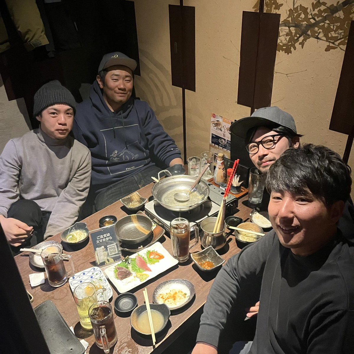 aarrie_fishing's tweet photo. 明けましておめでとうございます🌅
#OVER31 でご縁があった方々で新年会
この面子の今年の活躍が楽しみです😊
千田くんの活動に感謝🙏🏼
楽しみが増えています。
今年も宜しくお願いいたします🎍
#OVER31リアルトーナメント
#リアルトーナメント https://t.co/7knI9eIBfi