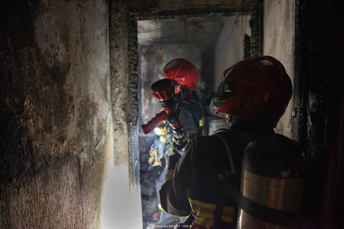sdis91's tweet photo. #1semainedinterventions | Retour sur les interventions marquantes de la semaine :
🔥 Un feu dans une habitation collective à Étampes, éteint au moyen d'une lance à eau
🆘 SSUAP : Une intervention pour une intoxication au monoxyde de carbone à Longjumeau https://t.co/opjod4dcEb