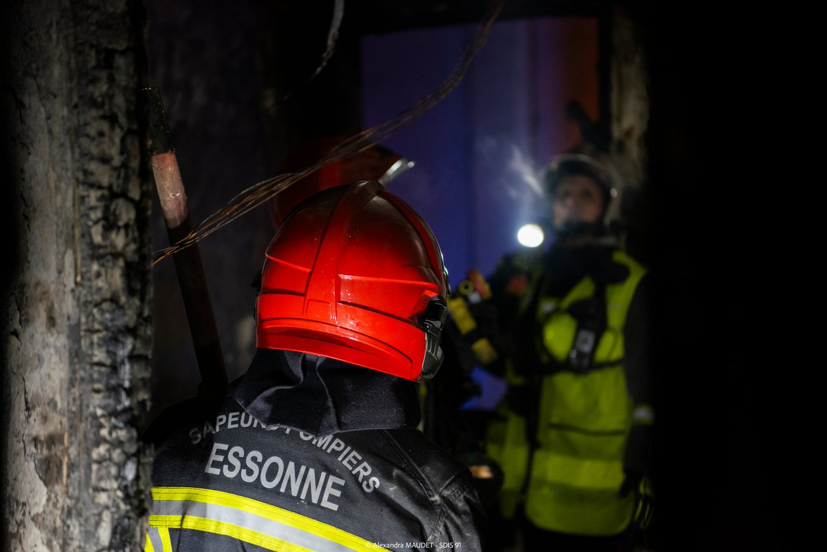 sdis91's tweet photo. #1semainedinterventions | Retour sur les interventions marquantes de la semaine :
🔥 Un feu dans une habitation collective à Étampes, éteint au moyen d'une lance à eau
🆘 SSUAP : Une intervention pour une intoxication au monoxyde de carbone à Longjumeau https://t.co/opjod4dcEb