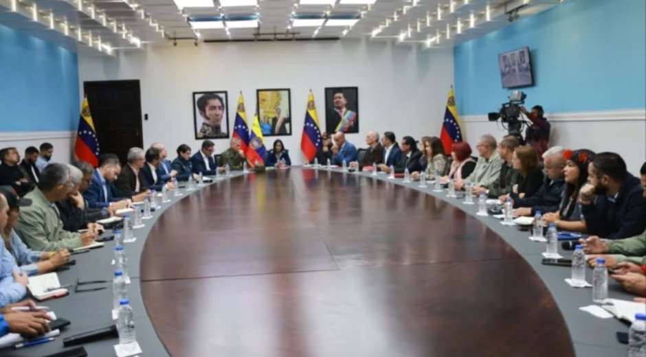 🇻🇪 Venezuela ratifica vocación de paz y aspiración a vivir sin amenazas y en cooperación

“Creemos que la paz global se construye garantizando primero la paz de cada nación", afirma el mensaje.

cubadebate.cu/noticias/2026/…
