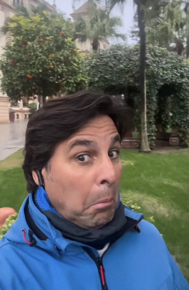 Tardando la FISCALÍA en meterlo en la cárcel Pero nooo irá esta tarde a la cabalgata y los Andaluces lo aplaudirá el jueves la VILLAREJO lo sentará en la mesa como gran analista internacional y le permitirá decir que Pedro Sánchez es un asesino EN FIN