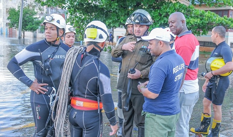 La #PNR, con su génesis en el Ejército Rebelde por iniciativa del entonces Comandante Raúl Castro, sigue siendo un bastión inexpugnable en defensa del orden y la tranquilidad ciudadana. 
En su aniversario 67, la más sincera felicitación a los héroes de azul.
#UnPuebloEnRevolución