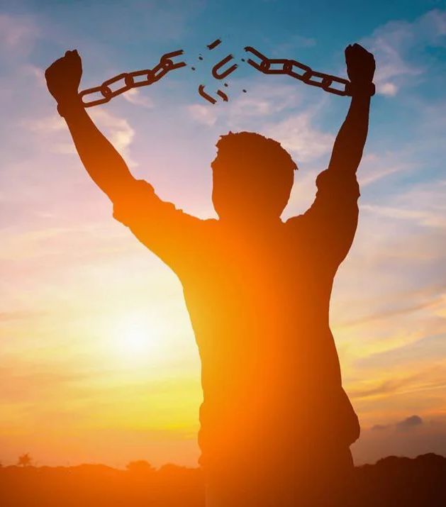 Dexerto's tweet image. League of Legends completely shut down for players on January 4th due to their SSL certificate expiring 

The same scenario happened 10 years ago