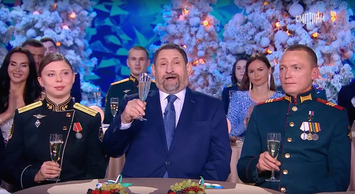 "Голубой огонек-2026" на канале Россия-1 был организован в стиле некрогламура.

Из традиционных участников "огоньков" собрали команду для того, чтобы никто не заметил исчезновения людей. В частности по сравнению с 2022 годом из числа ключевых персонажей шоу пропали Меладзе и