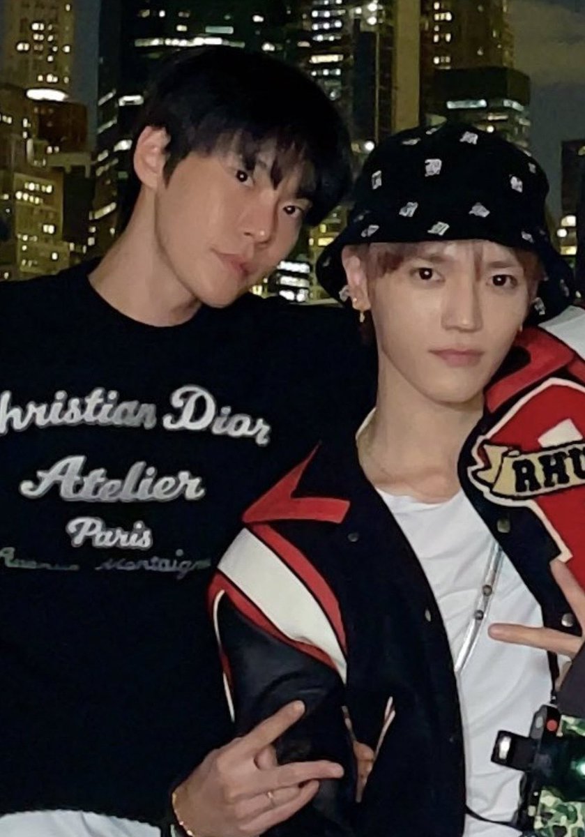 พดยกับเสื้อดิออร์ตัวนี้โคตรบอยเฟรนด์แมททีเรียล ส่วนคนข้าง ๆ ชื่อแมททีเรียล