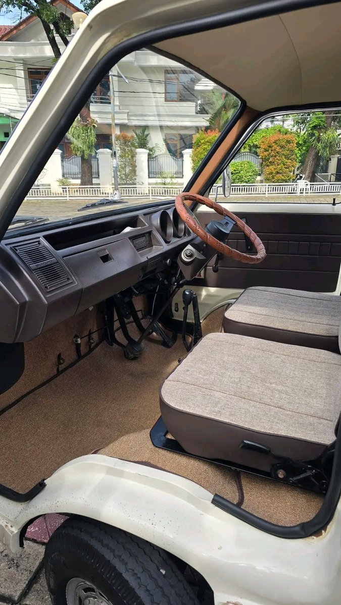 Aerio_Id's tweet image. Suzuki ST20 double cabin 1983.

Mobil unik &amp;amp; klasik, lucu ya gaess 😂✌

📸 : Handi Sapta Mukti