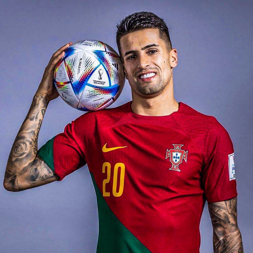 eurofootcom's tweet photo. 🚨🇵🇹 𝐁𝐑𝐄𝐀𝐊𝐈𝐍𝐆 | Inter closing in on club to club agreement to sign João Cancelo (31) from Al Hilal. Now waiting on player's decision, reports @LucaBendoni. 🔵⚫️🔜 https://t.co/efiSFs0RV7