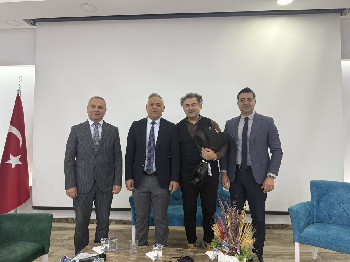 📢 "Akran Zorbalığına Karşı Bilinçli Gelecek"
Gazipaşa İlkokulu’nda düzenlenen “Akran Zorbalığı” veli bilgilendirme semineri, İlçe Milli Eğitim Müdürümüz Sayın Fevzi Kültiğin Eroğlu’nun katılımıyla gerçekleştirildi.
Çocuk ve Ergen Psikiyatristi Dr. Serhat Kala tarafından verilen