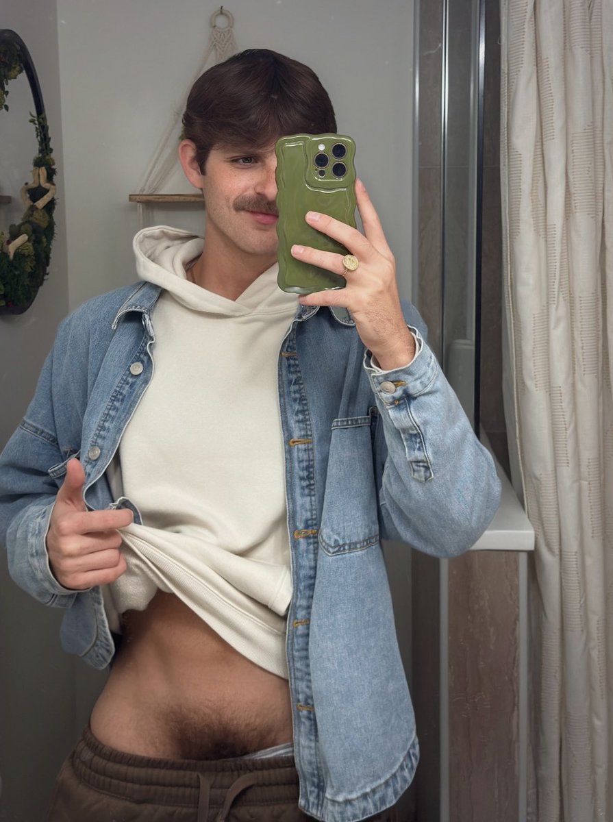 xojeffxo's tweet photo. new year, same bush https://t.co/MhmmTbiRmm
